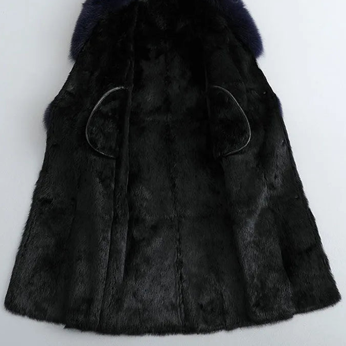 Luxe Lange Winterjas Dames met Zwarte Bontkraag en Stud Details
