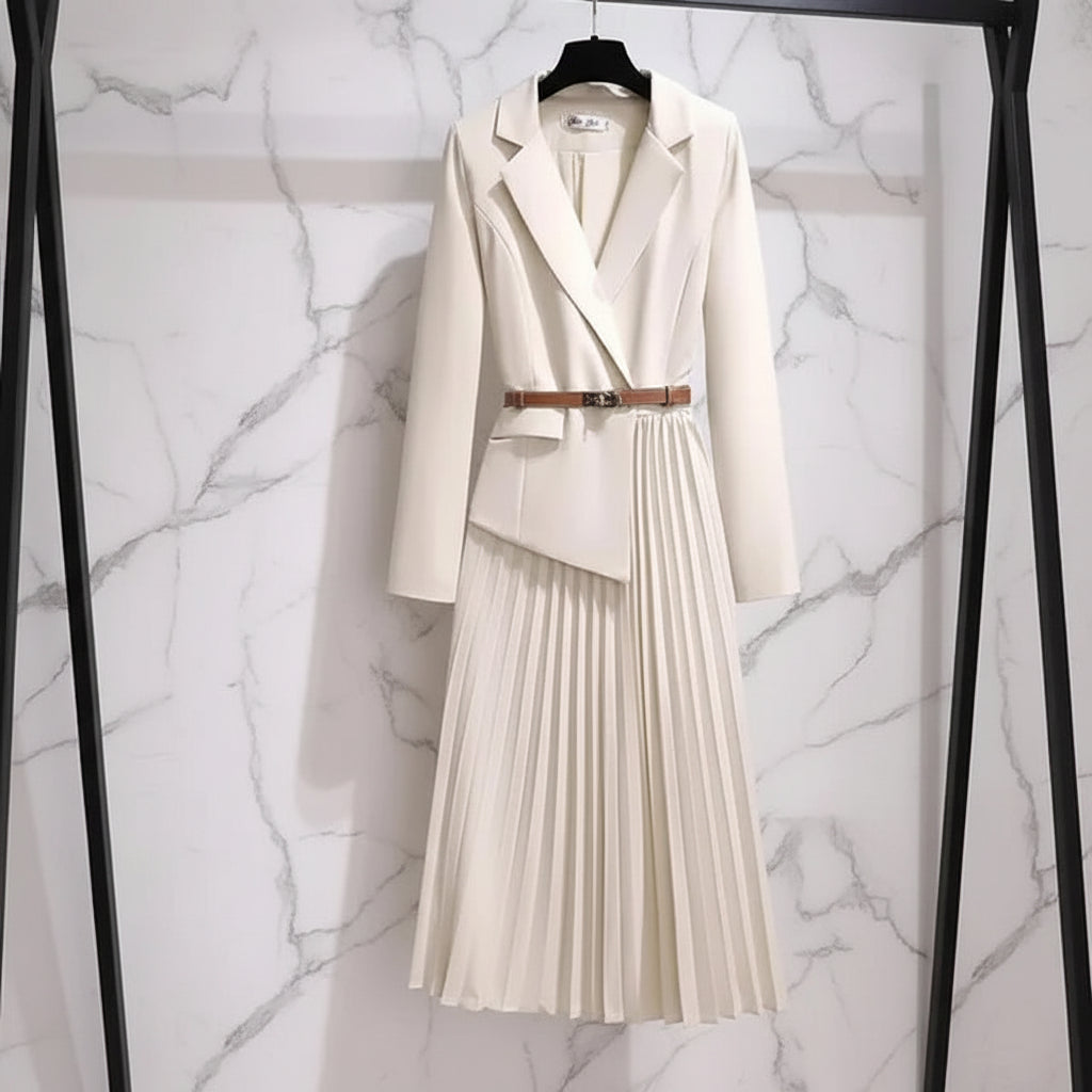 Élise Blazer Stijl Jurk Zwart of Wit met Geplooide Rok & Tailleceintuur