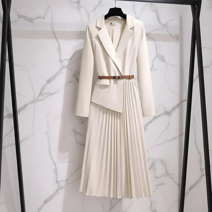 Élise Blazer Stijl Jurk Zwart of Wit met Geplooide Rok & Tailleceintuur