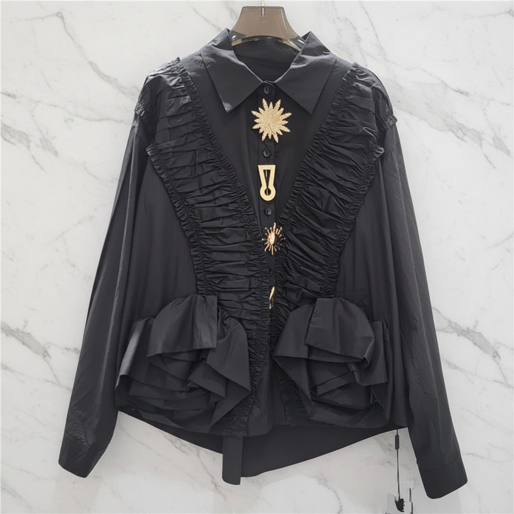 Maison Élégance Coastal Ruffle Blouse met Volants & Broches