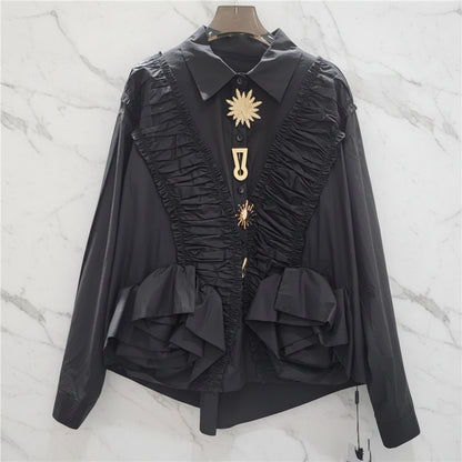 Maison Élégance Coastal Ruffle Blouse met Volants & Broches