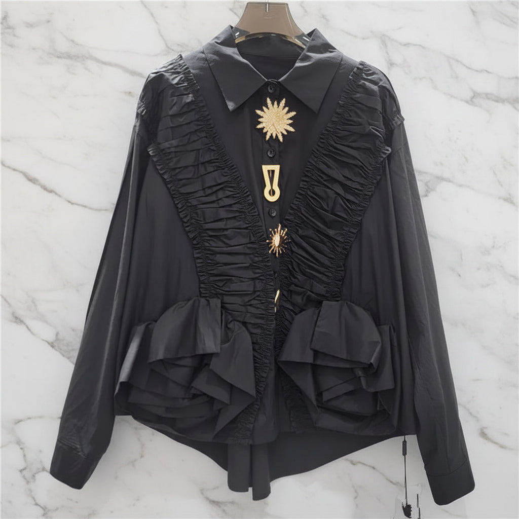 Maison Élégance Coastal Ruffle Blouse met Volants & Broches