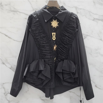Maison Élégance Coastal Ruffle Blouse met Volants & Broches