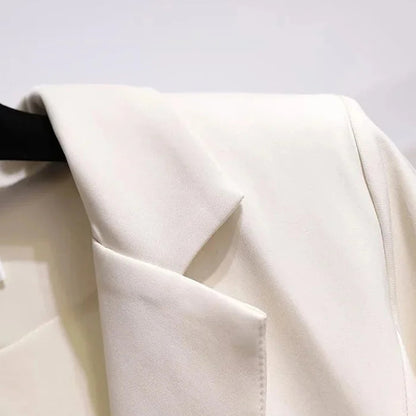 Élise Blazer Stijl Jurk Zwart of Wit met Geplooide Rok & Tailleceintuur