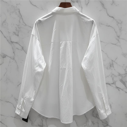 Maison Élégance Coastal Ruffle Blouse met Volants & Broches