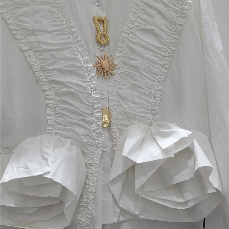 Maison Élégance Coastal Ruffle Blouse met Volants & Broches