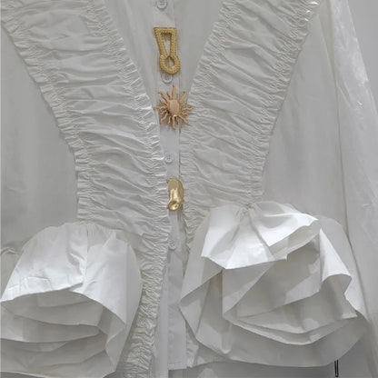 Maison Élégance Coastal Ruffle Blouse met Volants & Broches