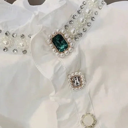 Élégance Royal Blouse met Parel Kraag, Ruffles & Statement Detail Knopen
