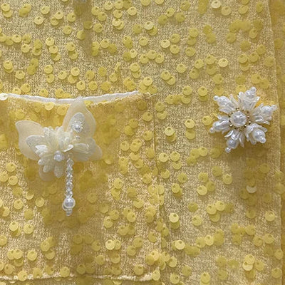 Soleil Luxe Sequin Cropped Jacket met 3D Bloemen & Parelknopen