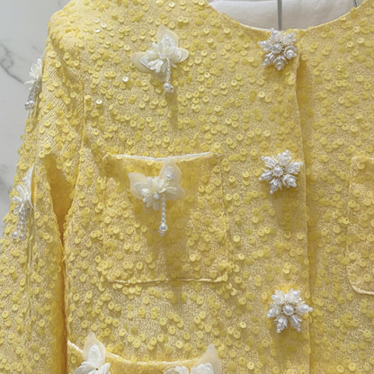 Soleil Luxe Sequin Cropped Jacket met 3D Bloemen & Parelknopen