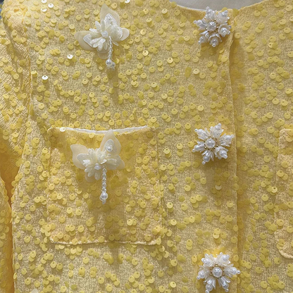 Soleil Luxe Sequin Cropped Jacket met 3D Bloemen & Parelknopen
