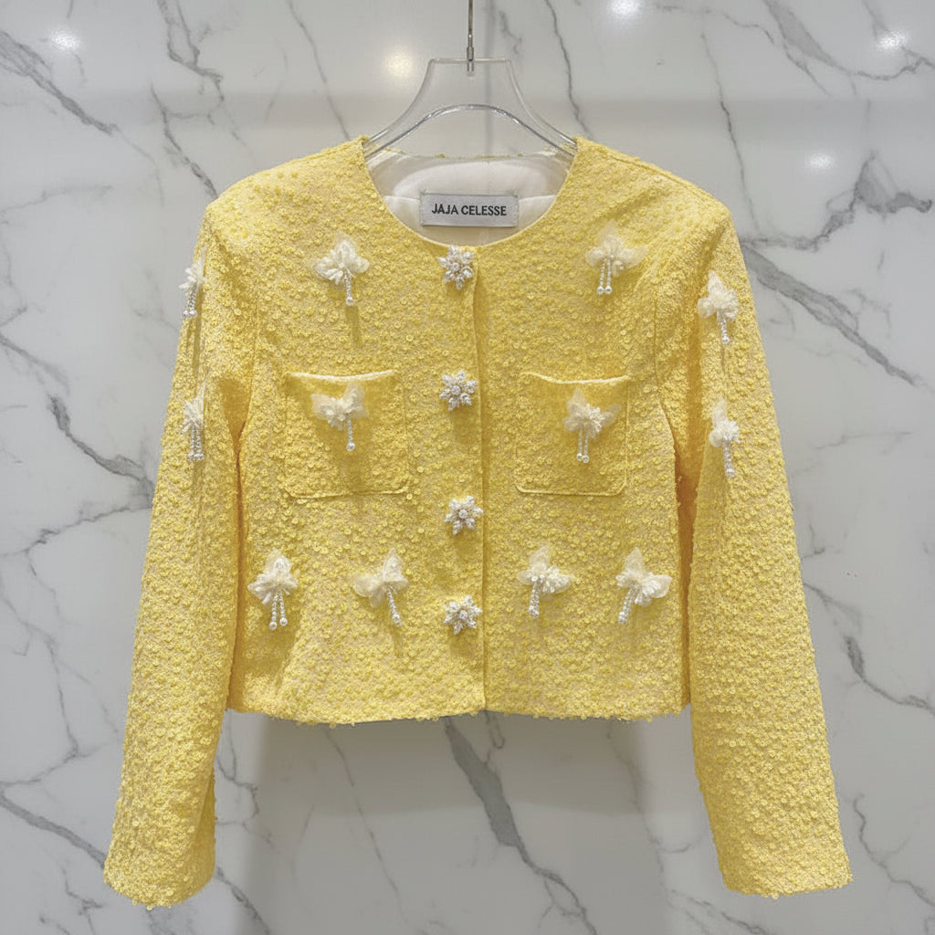 Soleil Luxe Sequin Cropped Jacket met 3D Bloemen & Parelknopen