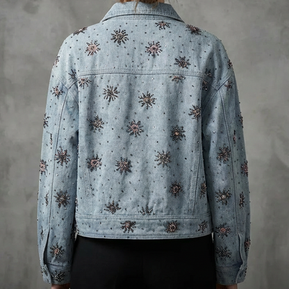 Denimjacket — Spijkerjas met Subtiele Kralendetails en Drukknopen
