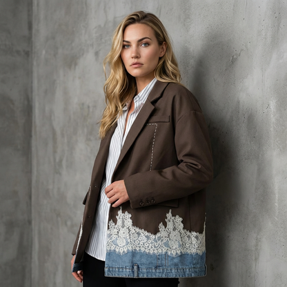 Denimjacket — Patchwork Denim Blazer met Kantdetails