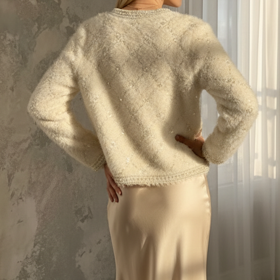 Fur & Feathers Embellished Jacket met Bouclé-Bontlook & Veren