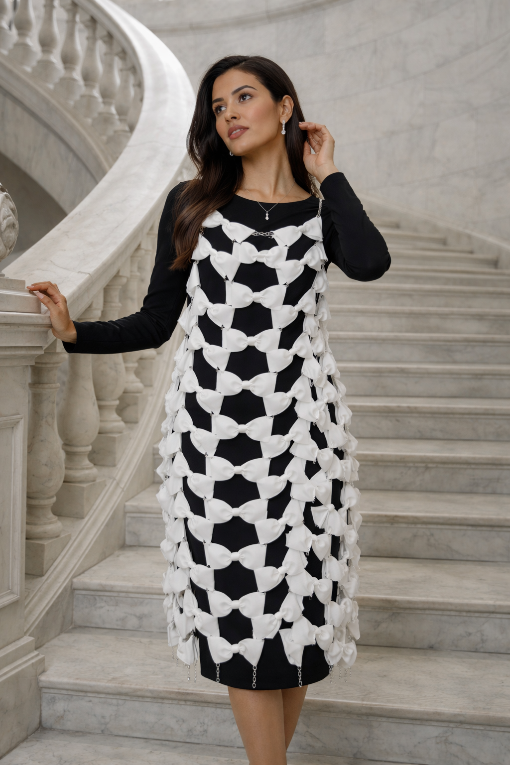 Lichaamsierraad Midi Jurk met Strikjes & Kettingdetails Jurk (Zwart of Wit)