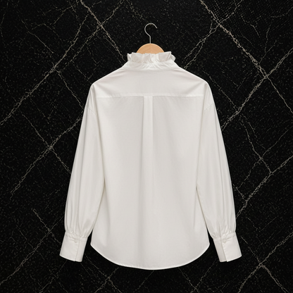 Élégance Royal Blouse met Parel Kraag, Ruffles & Statement Detail Knopen