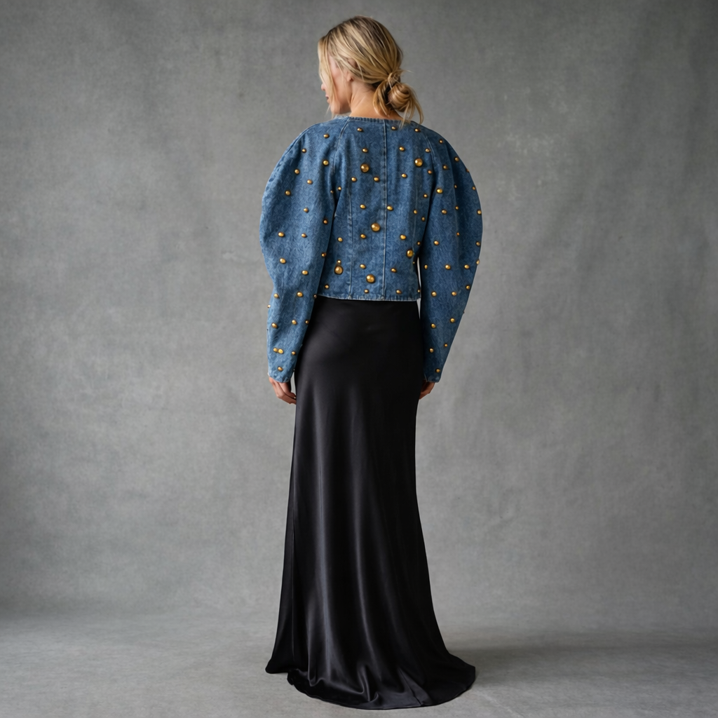 Denimjacket — Cropped Denim Blouse met Studdetails en Overlappende Voorzijde