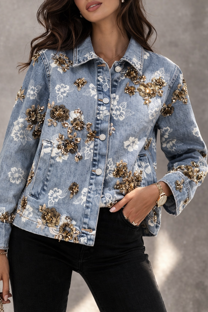 Denimjacket – Lichtblauwe Spijkerjas met Witte Bloemen & Goudkleurige Floral Details