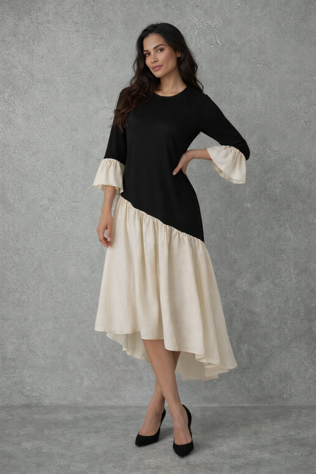 Asymmetrische Contrast Midi Jurk in Zwart en Crème