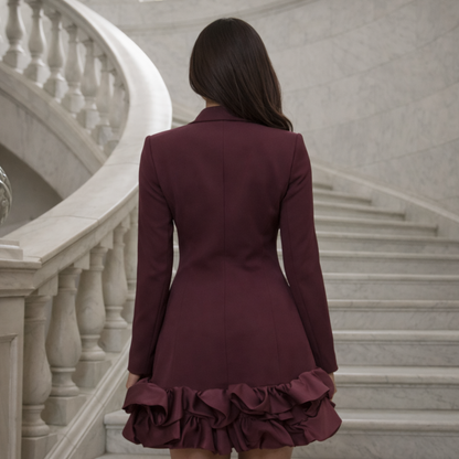 Double-Breasted Blazer Jurk met Satijn Ruffles – Bordeaux & Zwart/Off-White