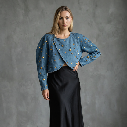 Denimjacket — Cropped Denim Blouse met Studdetails en Overlappende Voorzijde