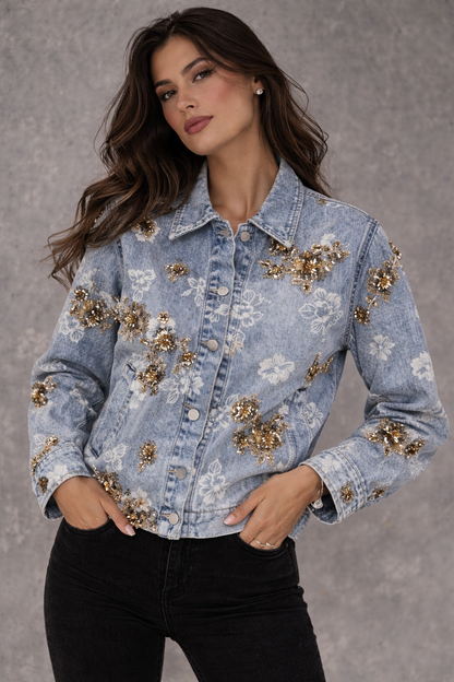 Denimjacket – Lichtblauwe Spijkerjas met Witte Bloemen & Goudkleurige Floral Details