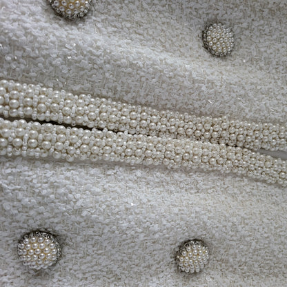 Elegant Bouclé Look Jasje in Off-White met Rijke Pareldetails