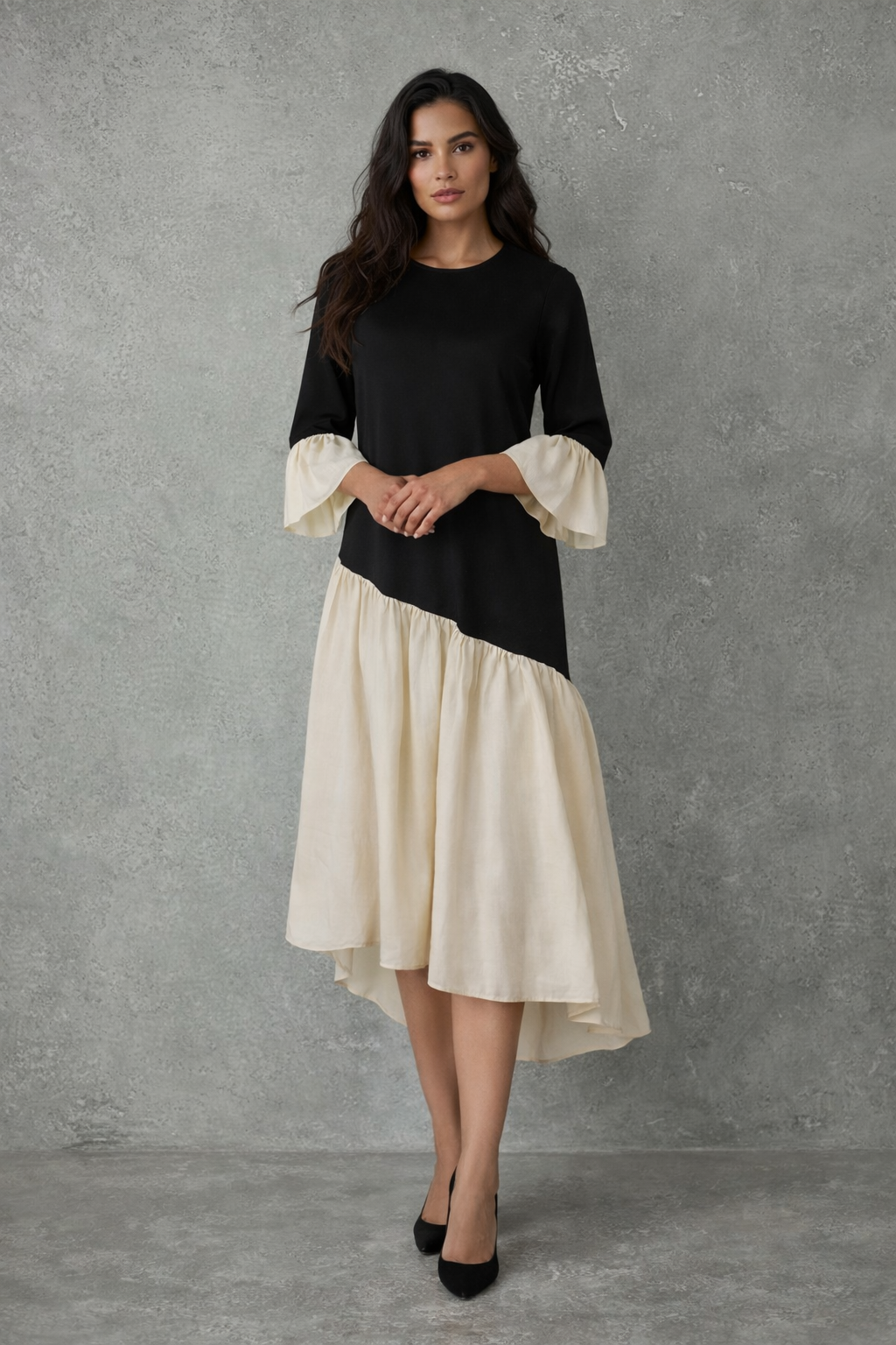 Asymmetrische Contrast Midi Jurk in Zwart en Crème